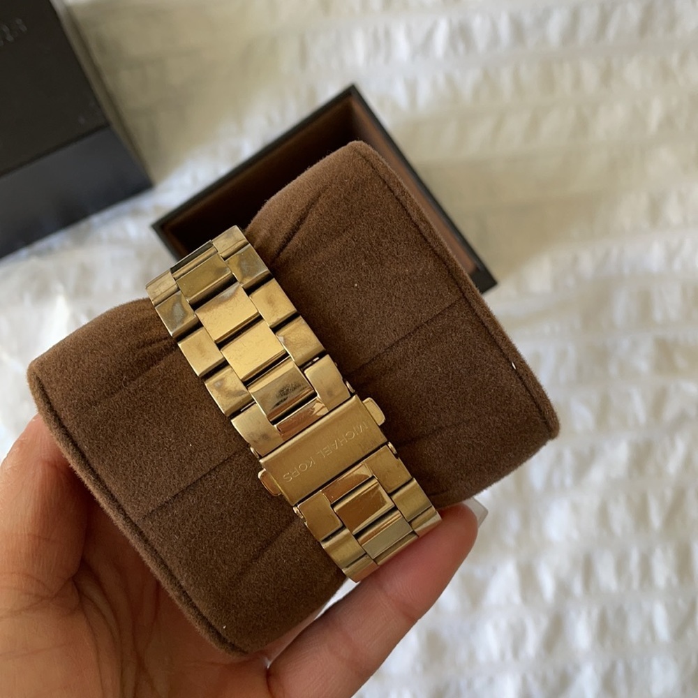 Michael Kors Large Gold Watch - Picture 3 of 3
